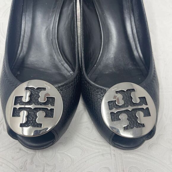 Tory Burch Black Silver Medallion Sally 2 Leather Wedge Pumps Heels Size 7M - Picture 2 of 7